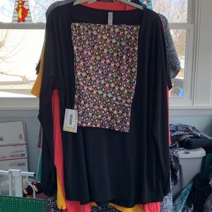 Solid black 3x Lynnae-GUC and 3x Azure black background-NWT